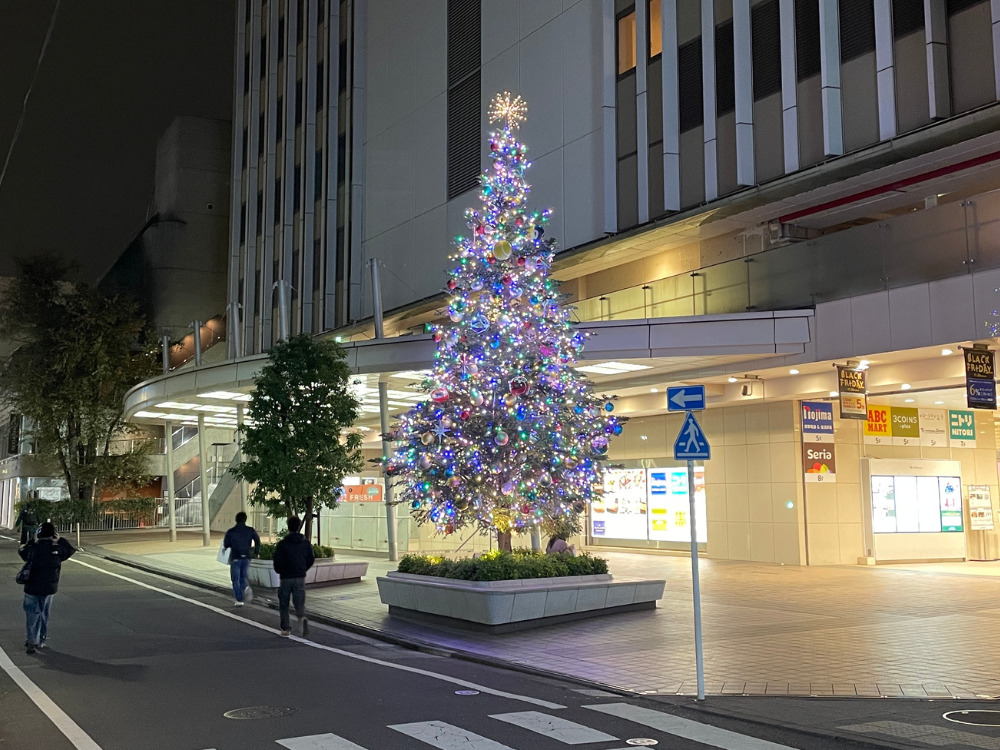 吉祥寺東急百貨店前のクリスマスツリー