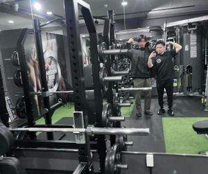 島根さんとトレーナーの写真