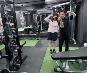 高羽さんとトレーナーの写真