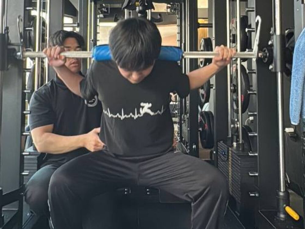 お客様が足のトレーニングをしている様子
