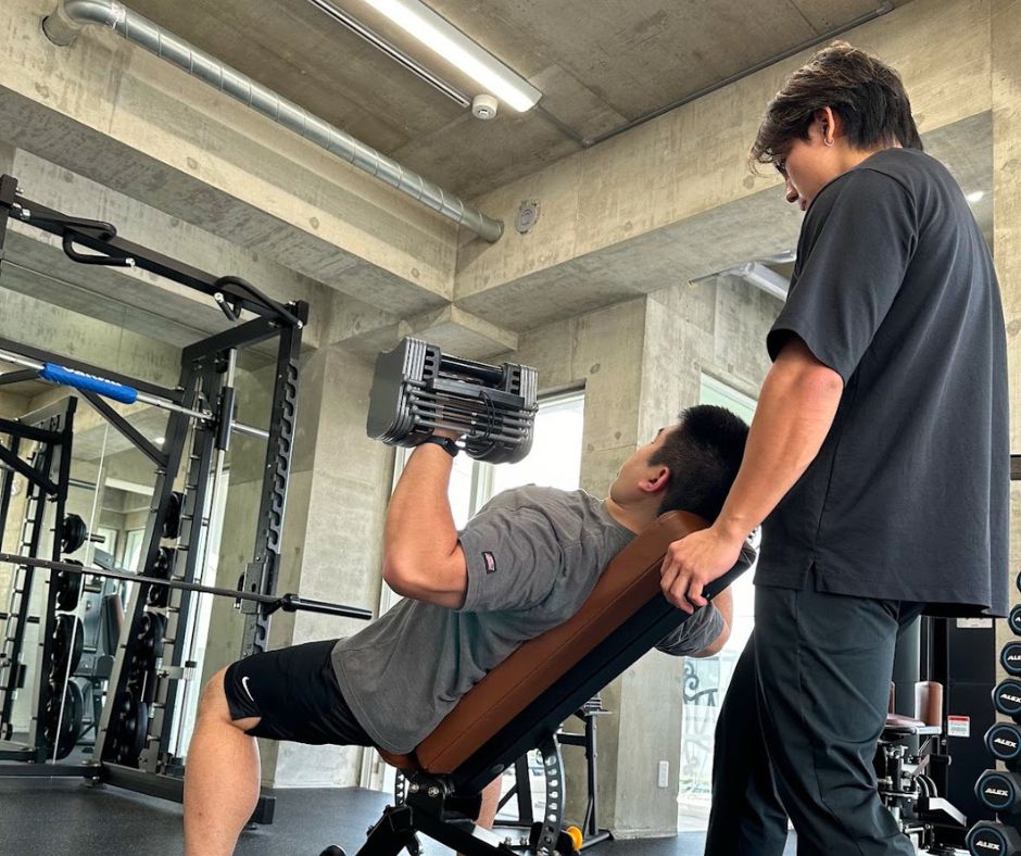 那覇エリアで筋トレ初心者にもとてもおすすめなパーソナルジムだと思います。