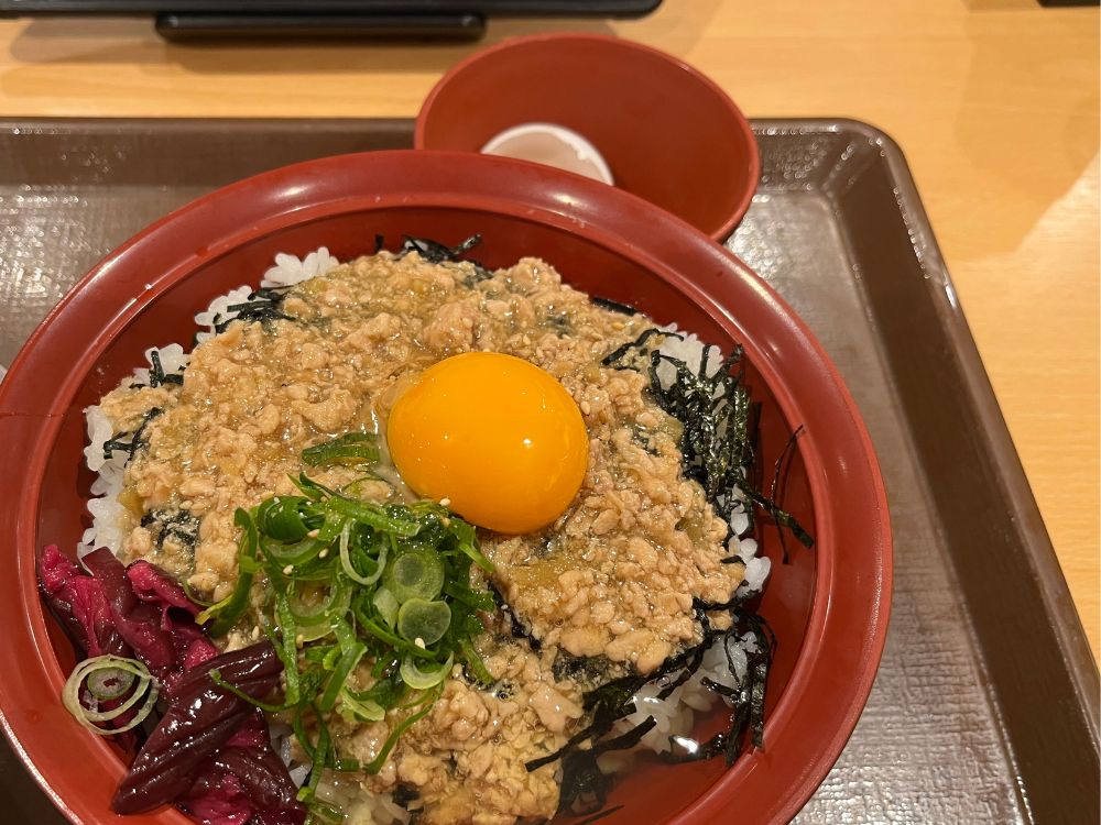 すき家の鶏そぼろ丼です