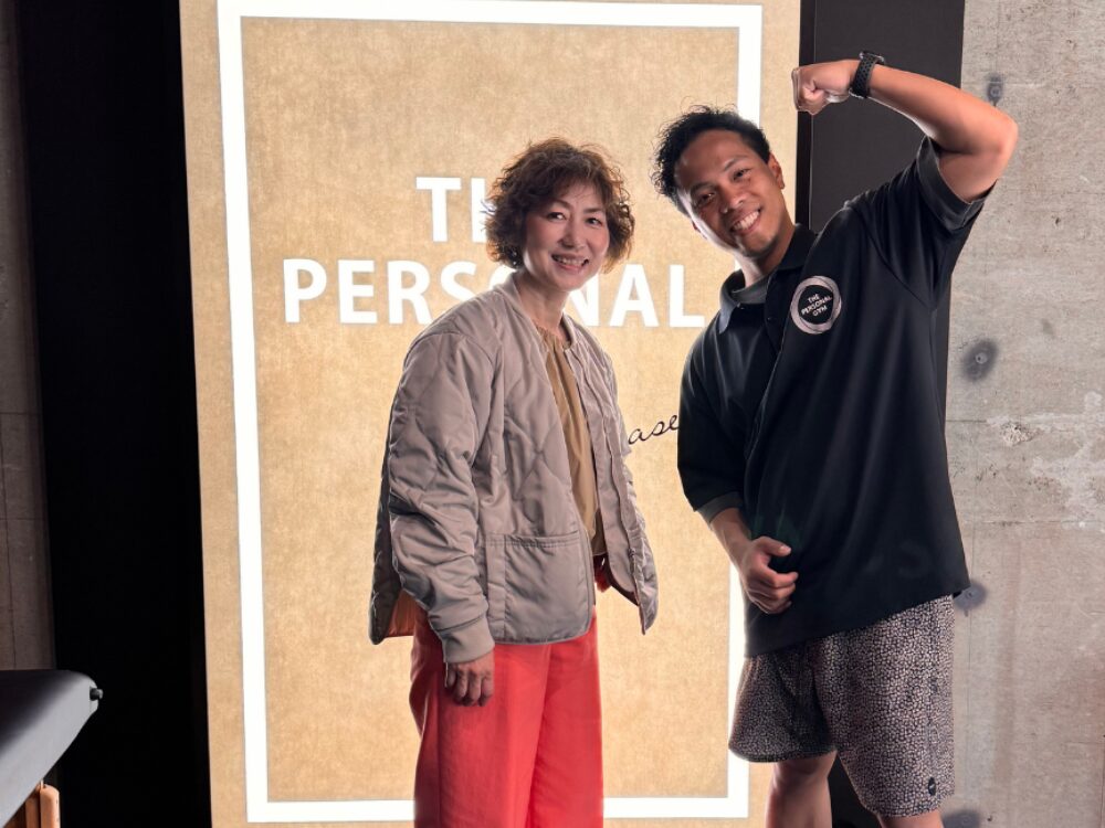 ザ パーソナルジム綾瀬店にいるトレーナーと女性のお客様