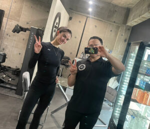 男性1人と女性1人