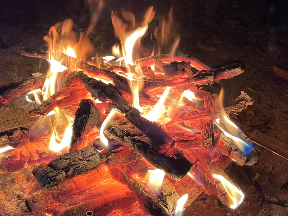 キャンプファイヤーの写真