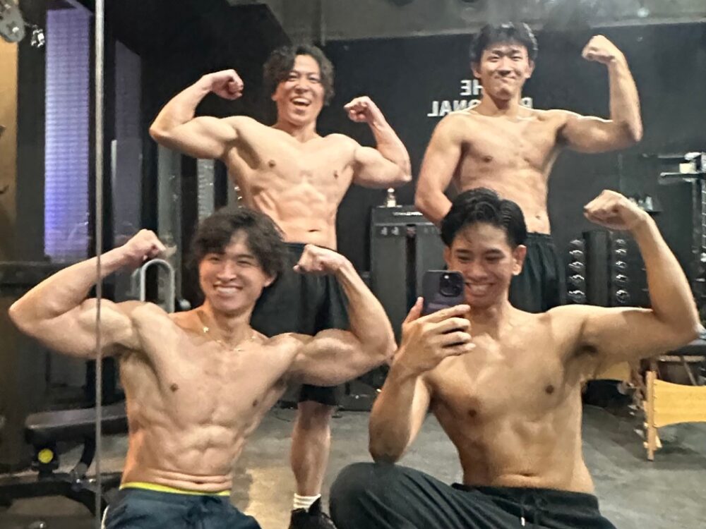 筋トレ仲間との集合写真