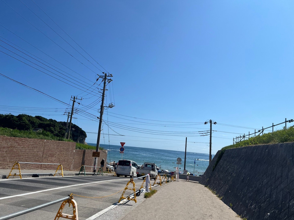 海が見える道