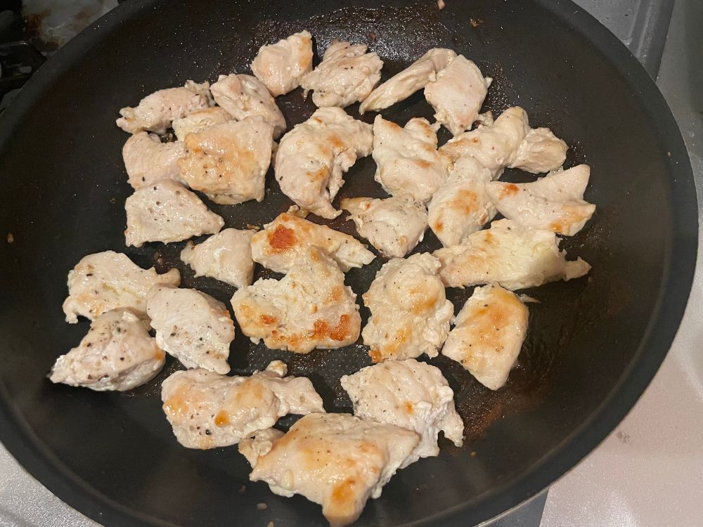 「さっぱり鶏むねネギポン酢」焼き上がった鶏胸肉