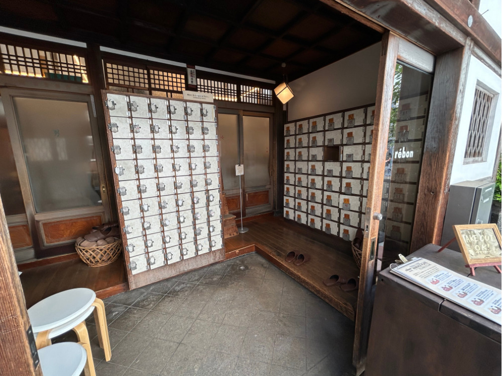カフェ玄関