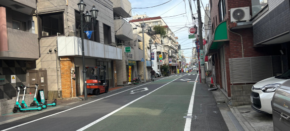 旧中山道の通りまで来たら右折し、約100m進む。

