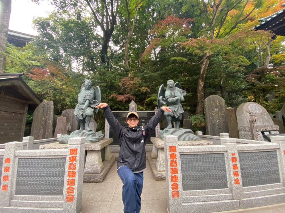 高尾山で写真を撮る大栗