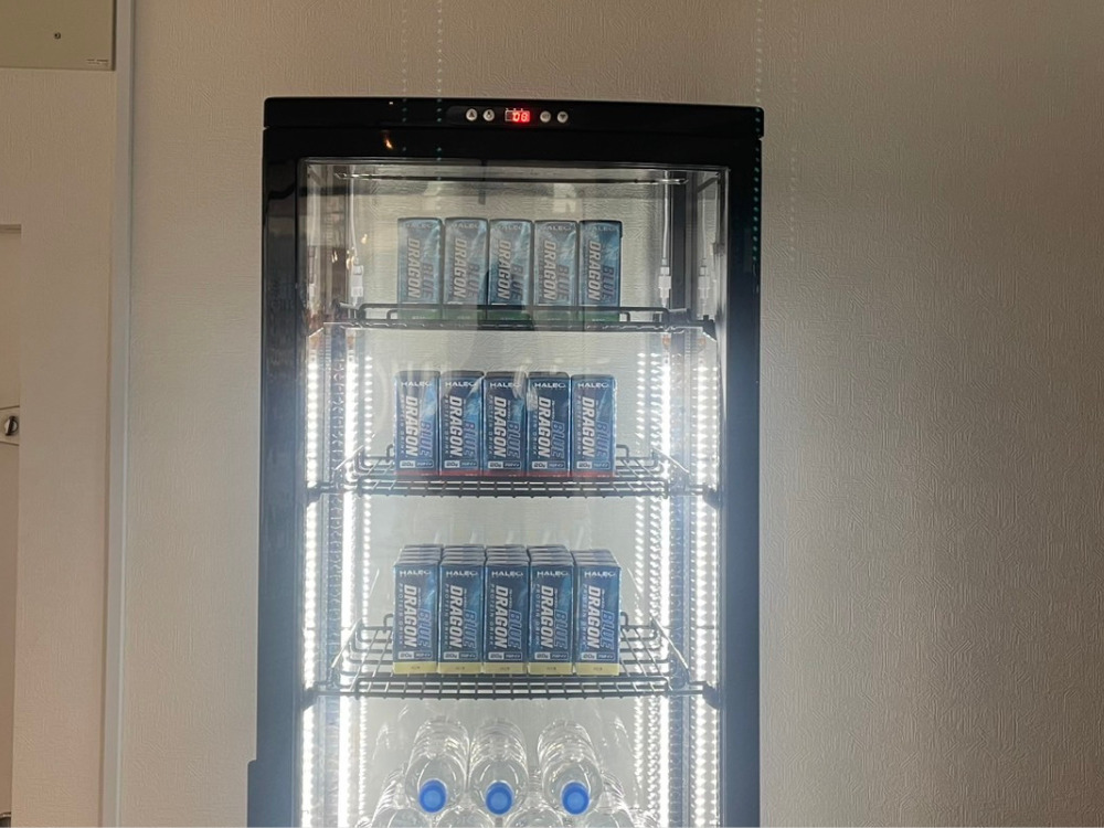 プロテインを置いている冷蔵庫の写真