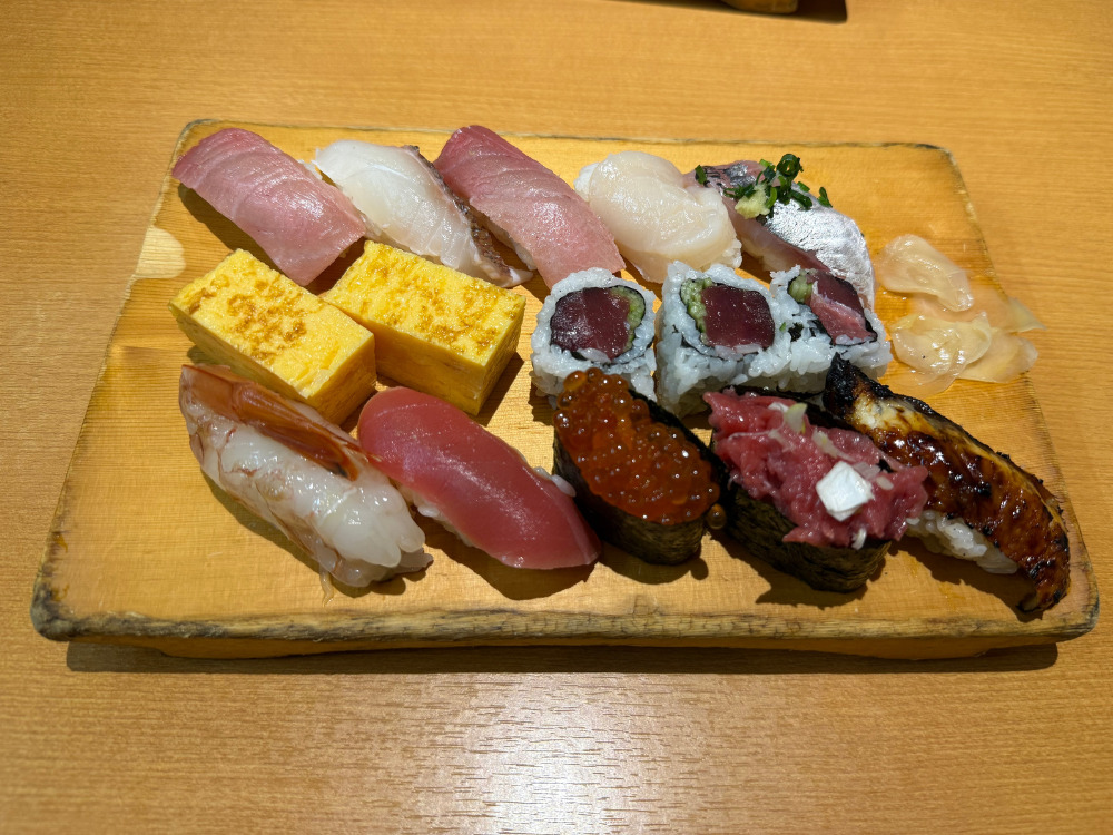 お寿司盛り合わせ
