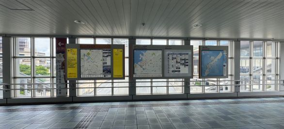 おもろまち駅改札を出て正面から左(西口)に曲がります。