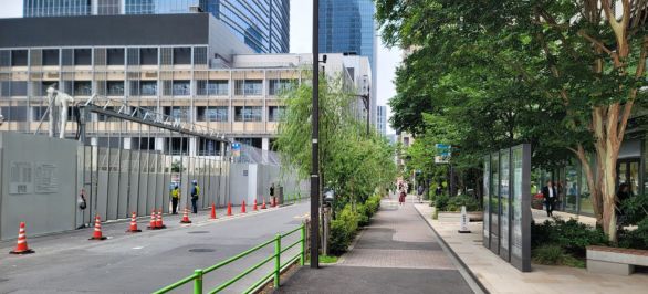 そのまま柳通りを265m程直進し、八重洲通りに向かいます。