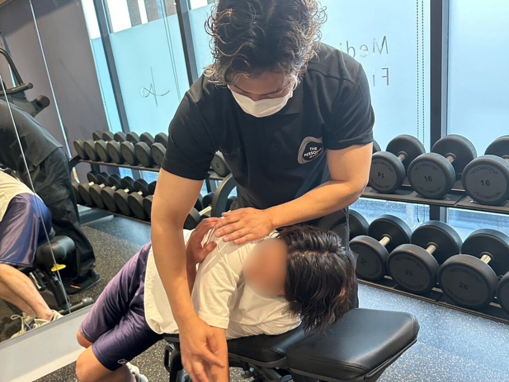 トレーニング指導している写真