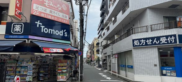 薬局が見えたらもうすぐです。