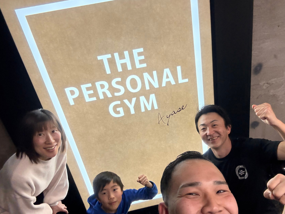 男性2名と女性1名と子供