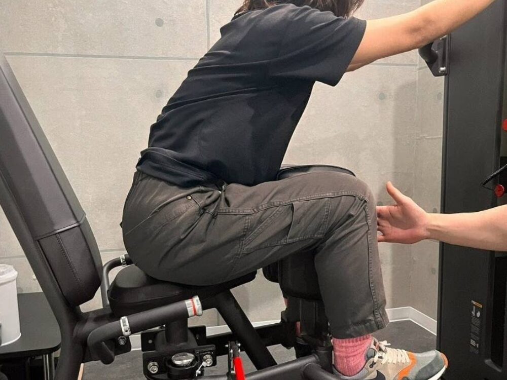 お客様がアダプターをしている様子