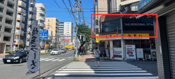 ”鳥菊川”と言う中華屋さんの上にあります！