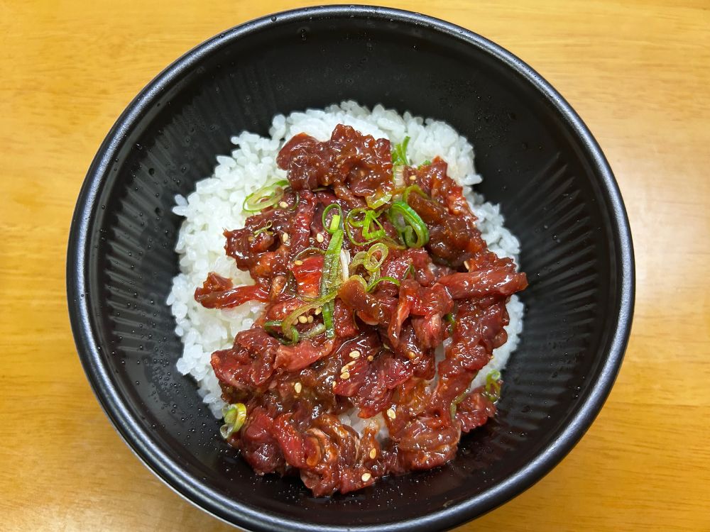 馬肉、桜ユッケ丼
