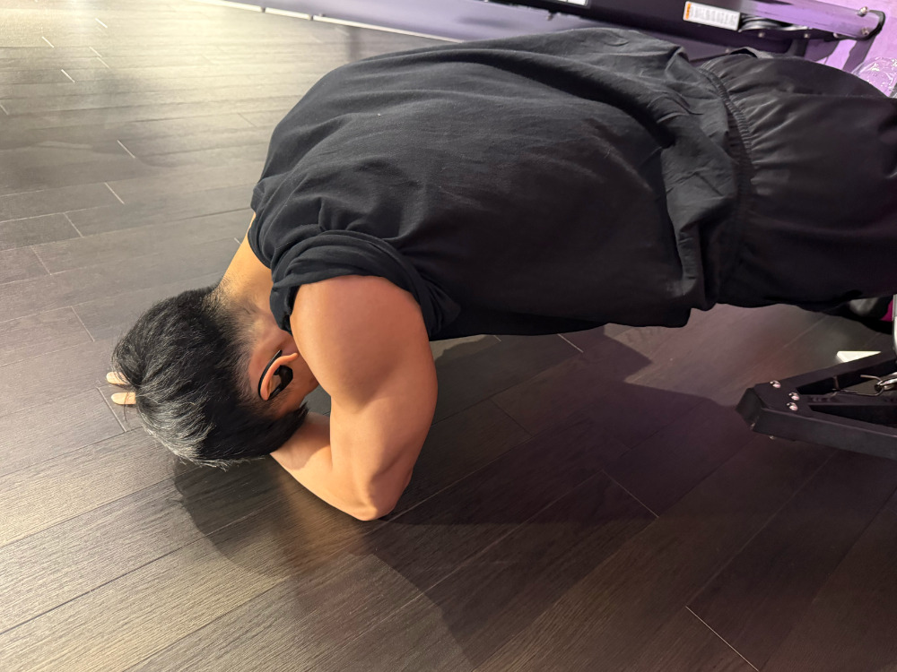 疲れている男性の写真