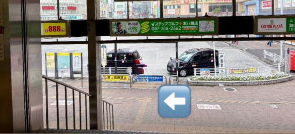 JR本八幡駅北口を左に曲がります。