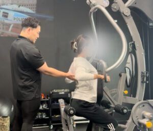 トレーニングしている女性