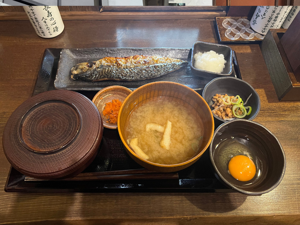 しんぱち食堂の魚定食の写真