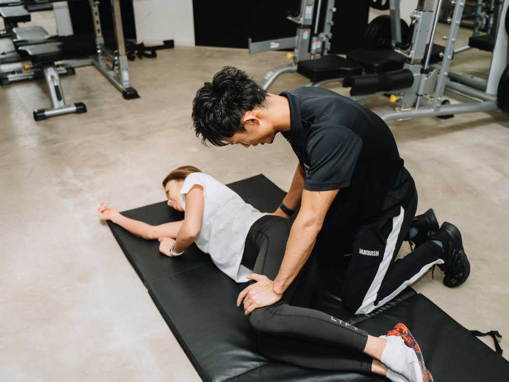 パーソナルストレッチをしている写真