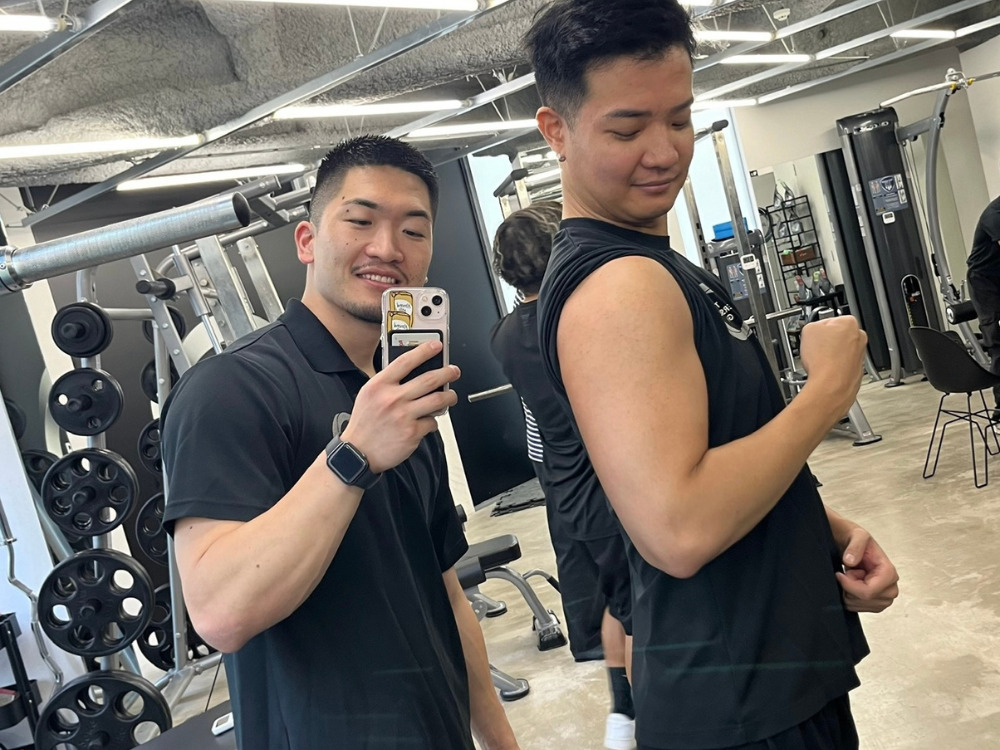 お客様と坂トレーナーの写真