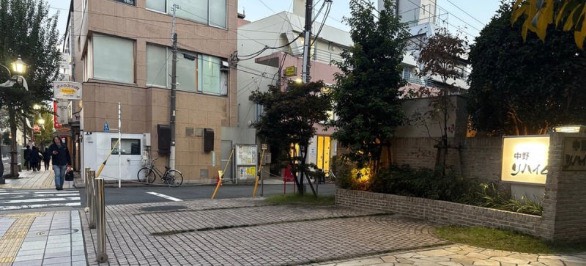 中野リハイム建物が右手に見えますのでその先を右へ曲がります