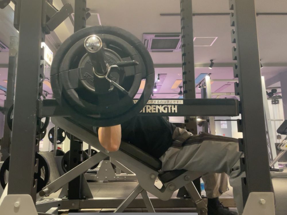 THE PERSONAL GYM(ザ パーソナルジム) 名古屋栄店長谷川が実践するインクラインベンチプレス