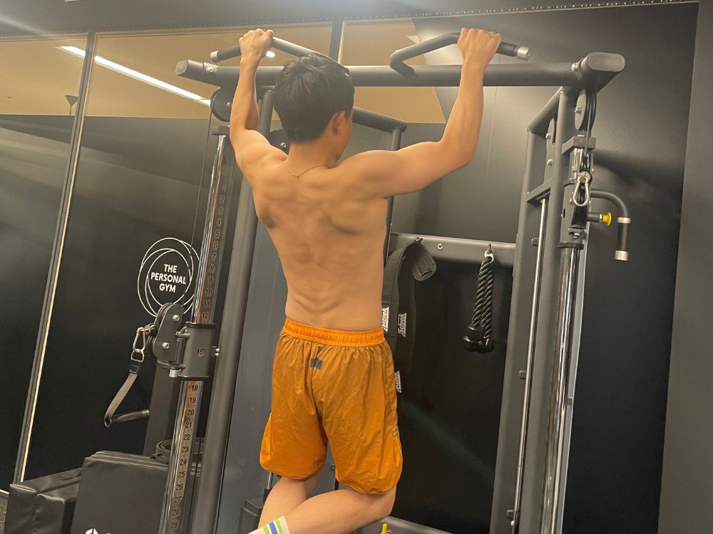 THE PERSONAL GYM(ザ パーソナルジム) 名古屋栄店でのセッション プルアップ チンニング 懸垂