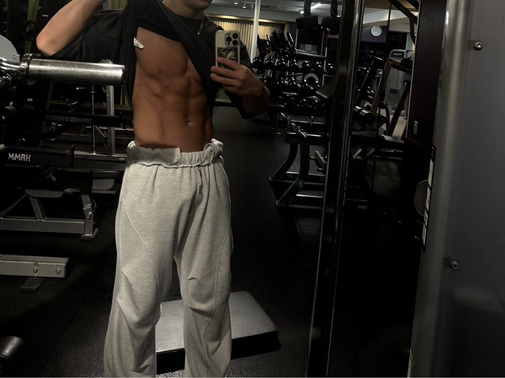 男性の腹筋写真