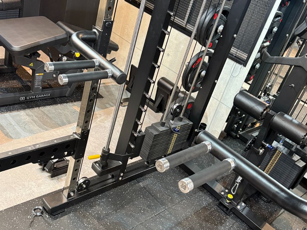 門前仲町パーソナルジムTHE PERSONAL GYMのトレーニング機材と清潔感のあるジム内環境