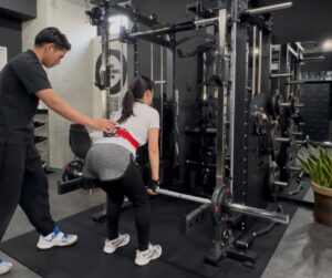 外間とお客様のトレーニング風景