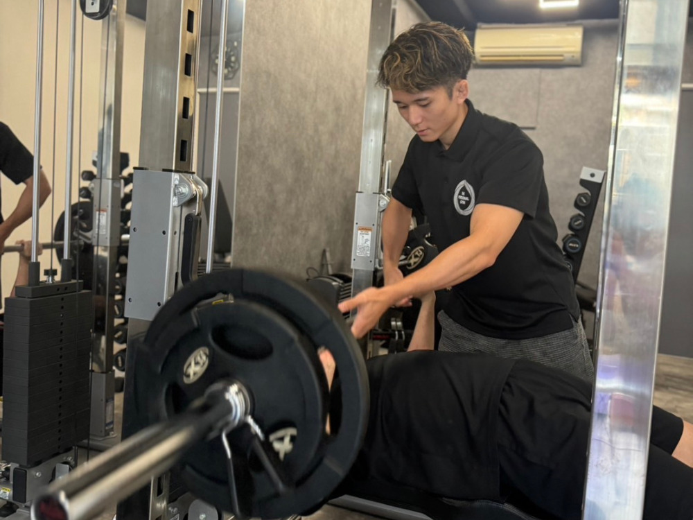 ベンチプレス画像