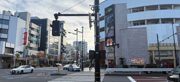 横断歩道を渡りましたら、右折（越中島・月島方面）します。