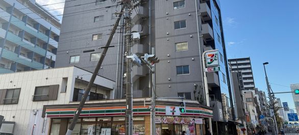 「セブンイレブン様」が見えましたら、その隣のビルの３階にTHE PERSONAL GYM門前仲町店がございます。