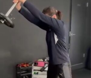 ザパーソナルジム綾瀬店にいる女性1名