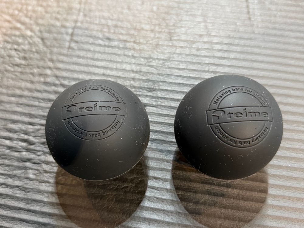 トレーニング前後のコンディショニングとして、門前仲町のパーソナルトレーニングジムで使用しているストレッチボールの写真。