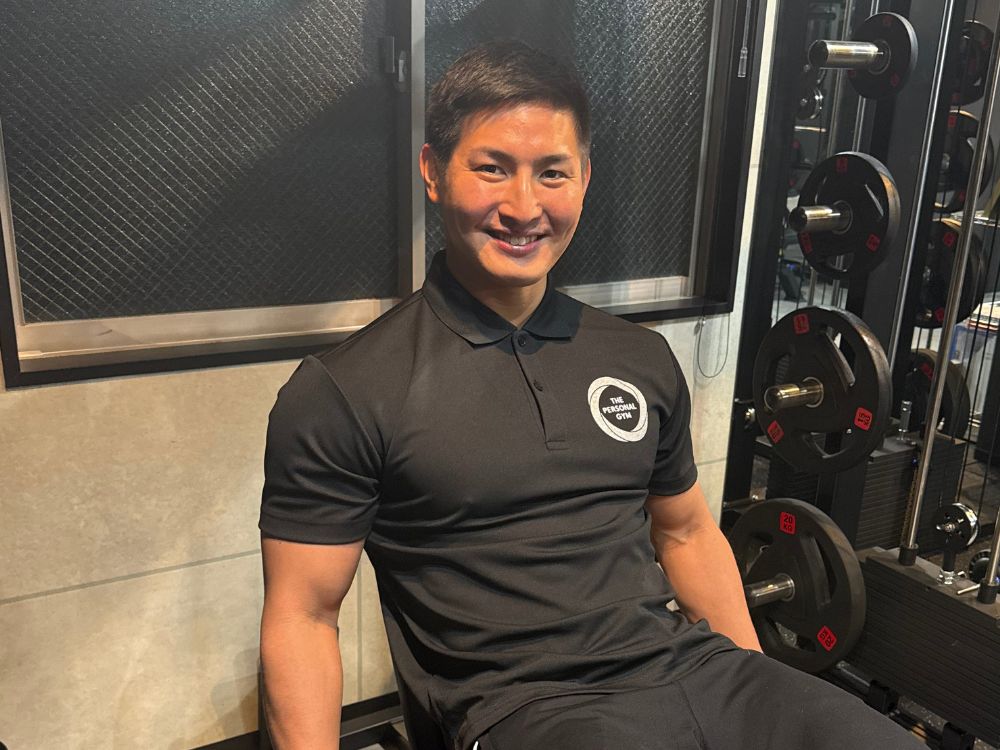 門前仲町のパーソナルジム「THE PERSONAL GYM門前仲町店」で指導を行う小泉トレーナーのプロフィール写真