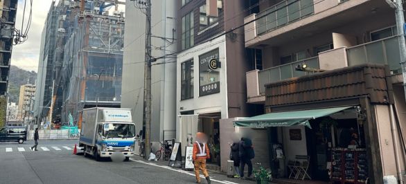 センチュリー21の看板があるビルが見えてきます。こちらのビルの3FがTHE PERSONAL GYM (ザ パーソナル ジム)神戸三宮店です。