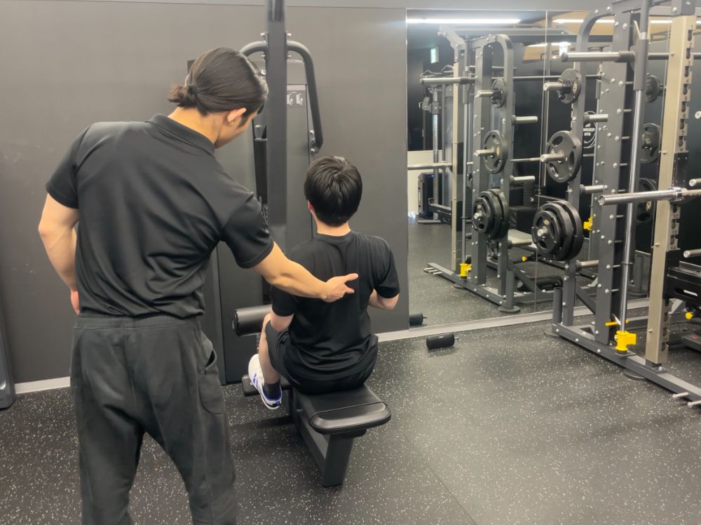 THE PERSONAL GYM(ザ パーソナルジム) 名古屋栄店のセッション風景 シーテッドロウ