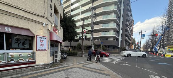 仙台第3法務総合庁舎を通り過ぎたら、左手側に中華『紅龍』さんが見えてきたら、信号を渡って左折してください。