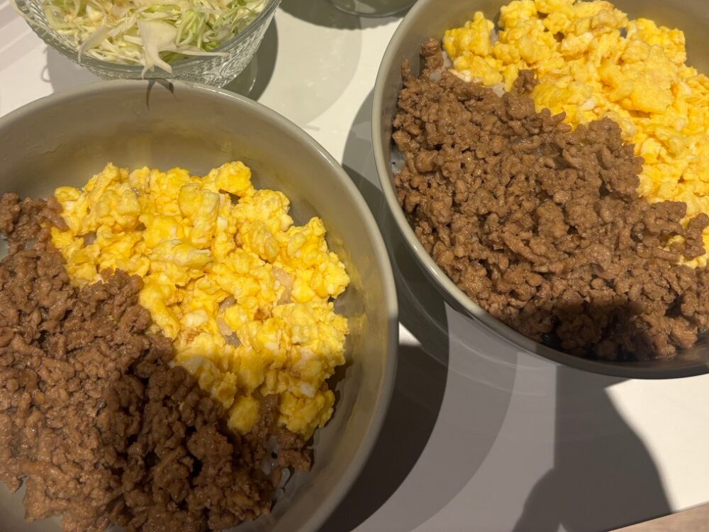 高たんぱく二色丼