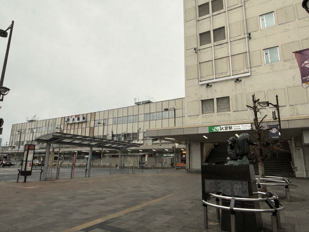 大宮駅前。人通りが多く外食や予定が入りやすいターミナル駅周辺