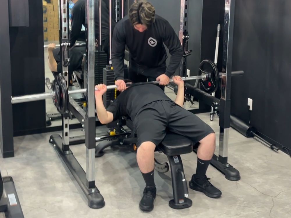 Y様トレーニング中「ベンチプレス」