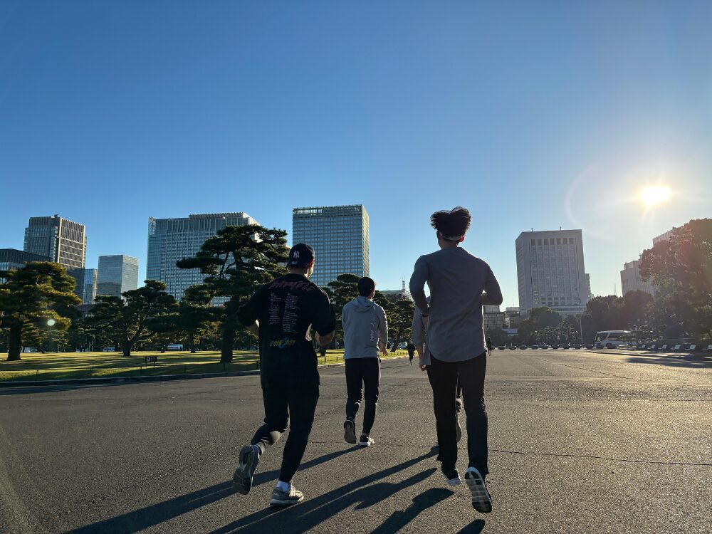 行動をイメージしたランニング写真